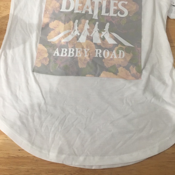 host pick 🎉🎉🎉🎉NWT Beatles Abbey Road t-shirt - Picture 7 of 13